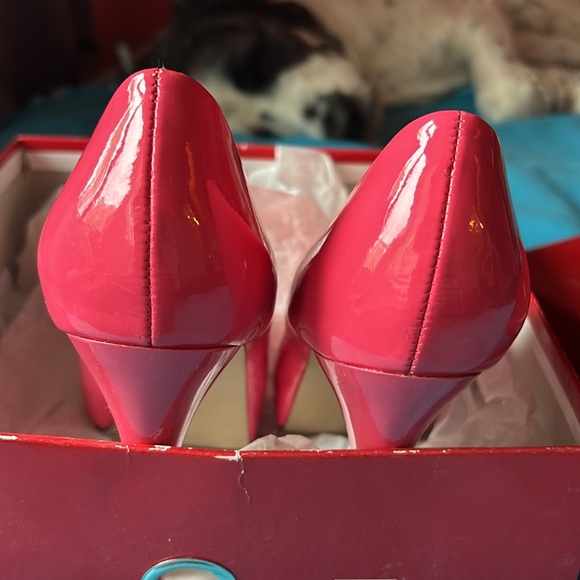 GUESS women platform heels EUC size 8m - Picture 7 of 8